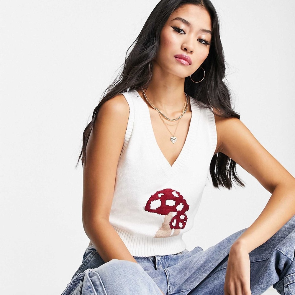 Hollister Mushroom Motif Cropped Sweater Vest
